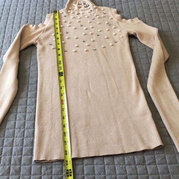 🎉Like NEW - Venus Embellished Sweater - Picture 5 of 10